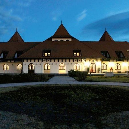 Hortobagy Club Hotel Ngoại thất bức ảnh